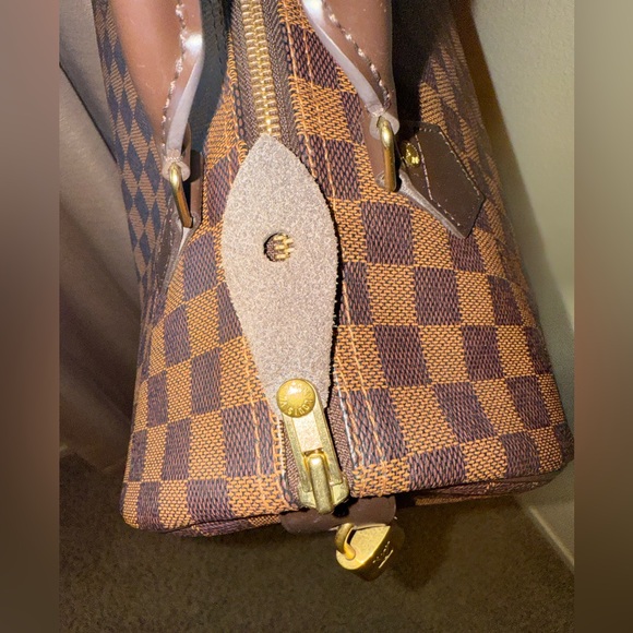 SOLD.  EUC authentic LOUIS VUITTON Damier Ebene Speedy 30 - Picture 7 of 13